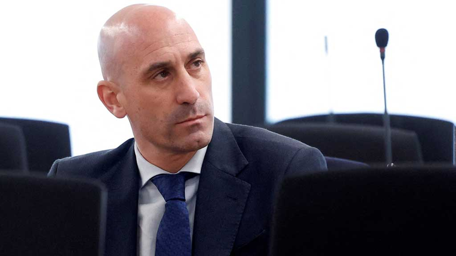 চুমুকাণ্ডে এবার জরিমানা হল রুবিয়ালসের